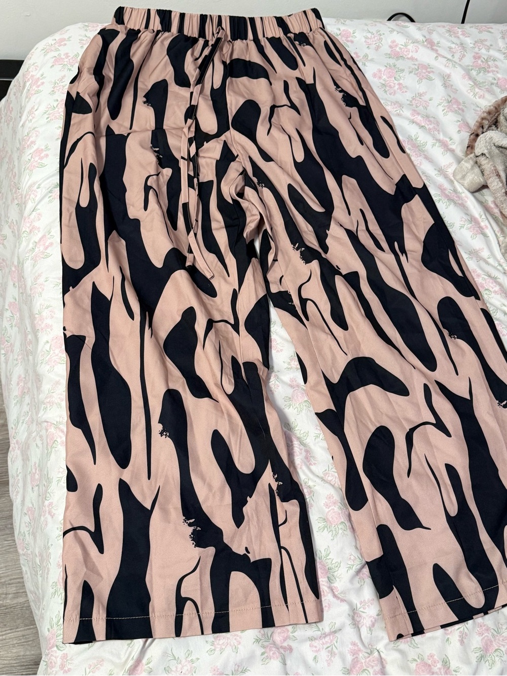 Fashion Nova Taupe & Black Abstract Wide Leg Pants - Picture 5 of 7